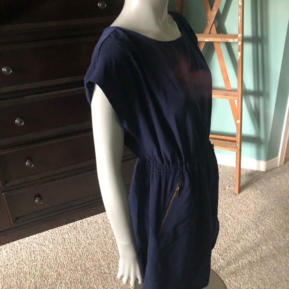 Navy dress, very flattering shape unknown brand ladies medium - Picture 3 of 6